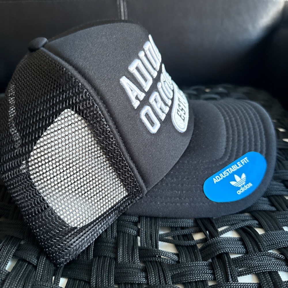 Adidas Original Trucker Hat - Picture 5 of 5